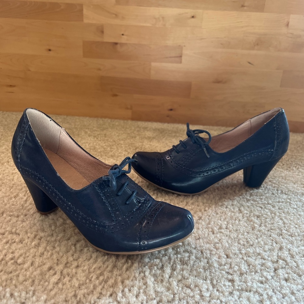 Chelsea crew navy blue oxford vintage pinup style heels navy blue size 37 or 6